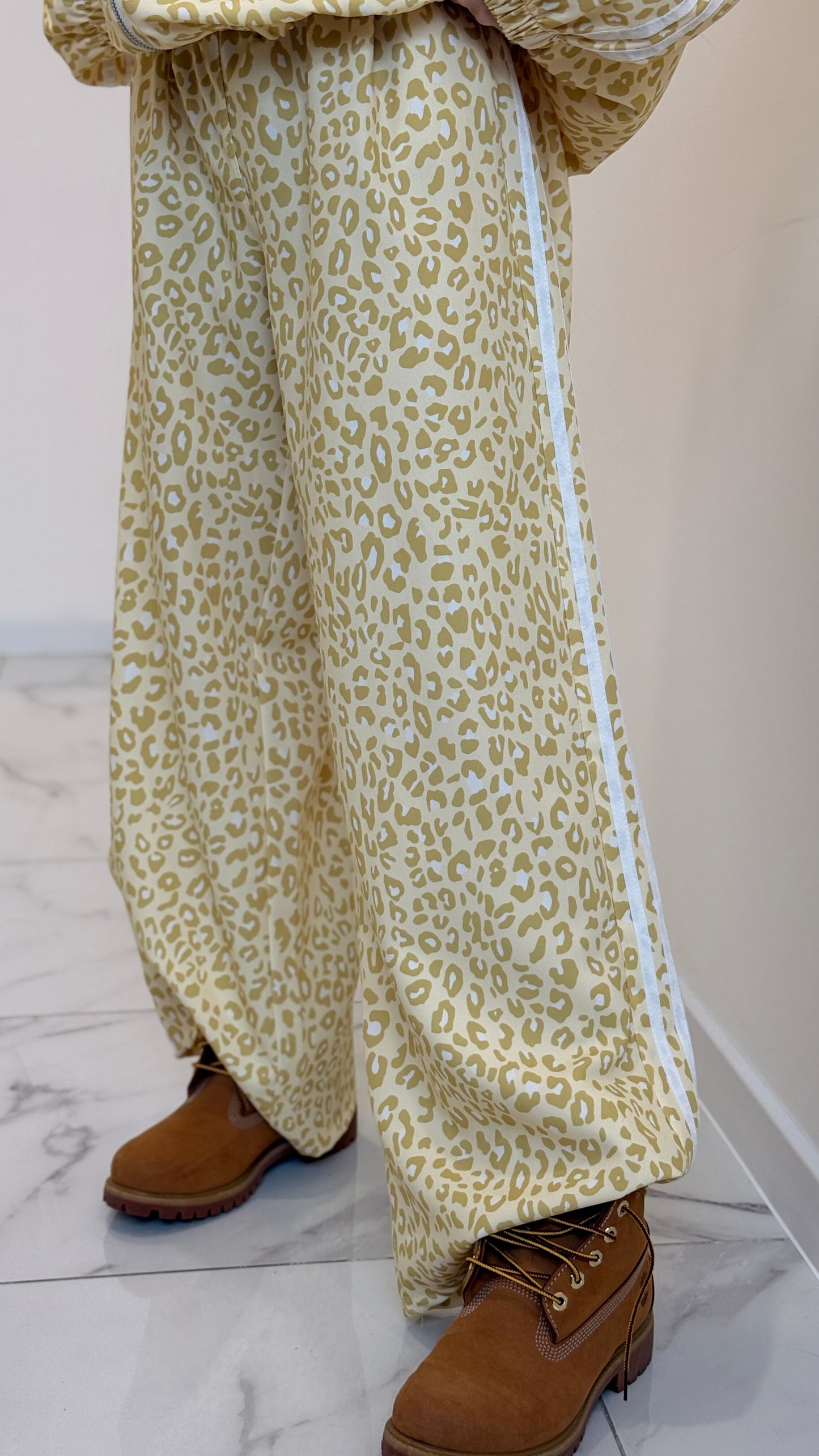 COMPLETO TUTA MACULATA GIALLA