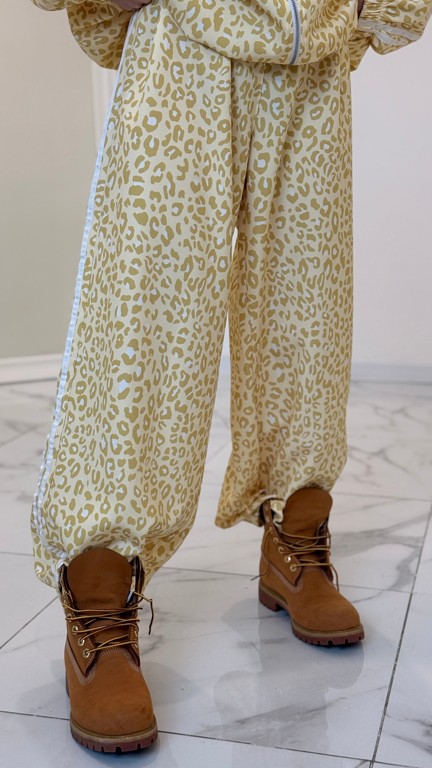 COMPLETO TUTA MACULATA GIALLA