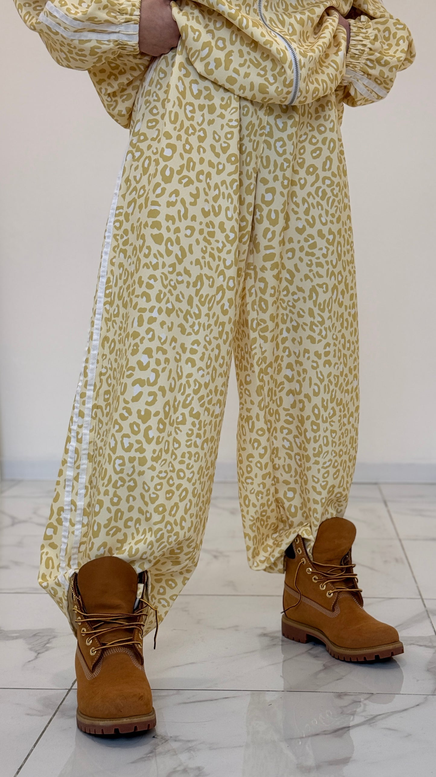 COMPLETO TUTA MACULATA GIALLA